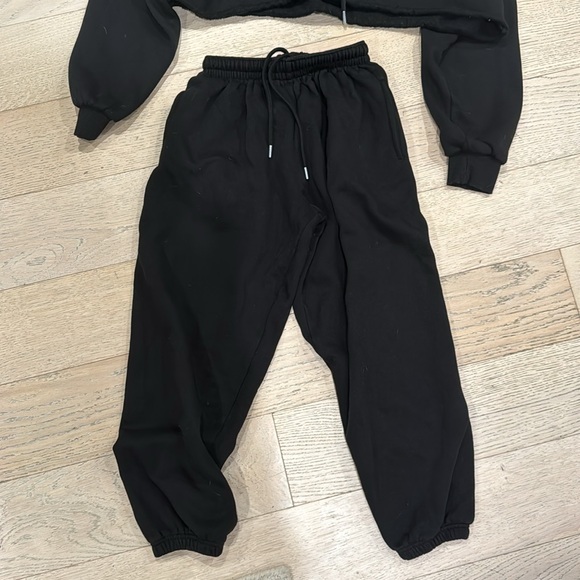 Nasty gal black cropped hoodie and sweatpants set S/M - Picture 3 of 3